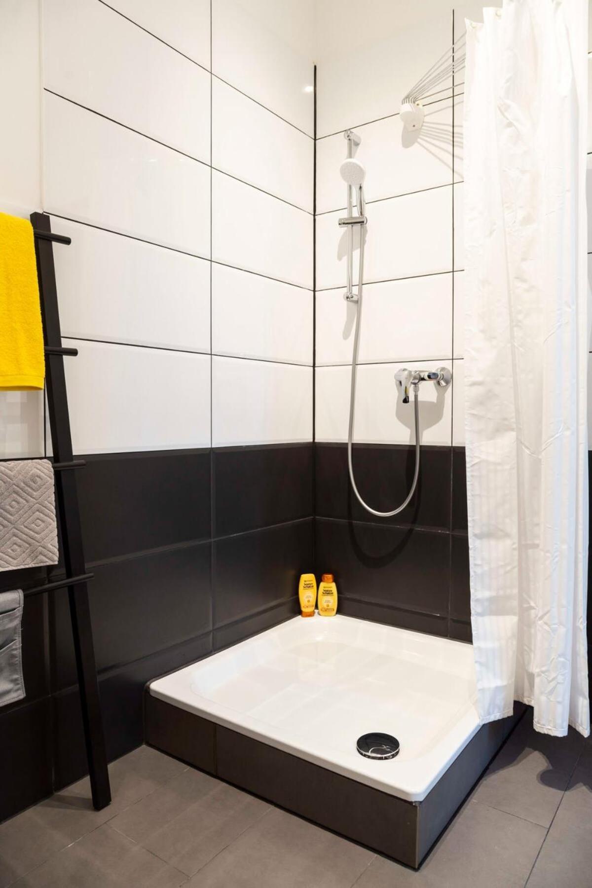 Spacious Family Apartment At Mauerpark Plus Selfcheckin Berlin Bagian luar foto