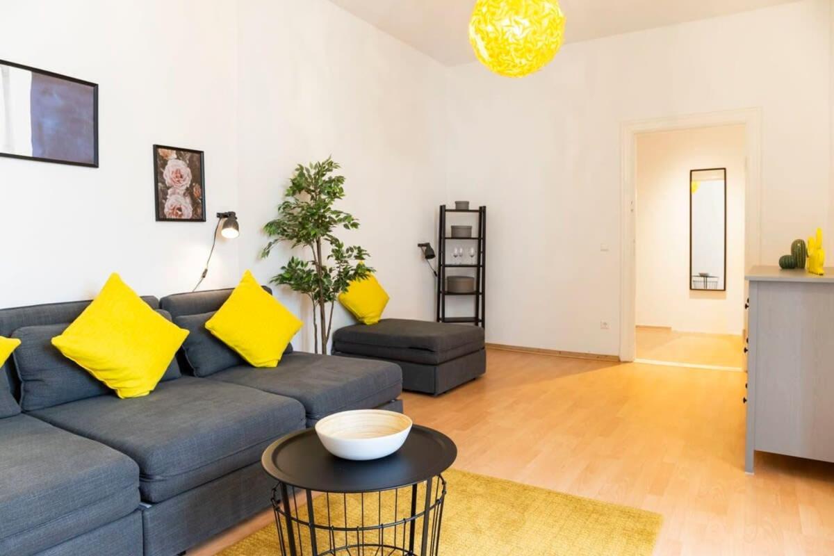 Spacious Family Apartment At Mauerpark Plus Selfcheckin Berlin Bagian luar foto